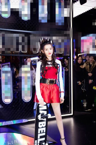 可爱童星双子座女生宋祖儿卷发造型性感红唇图片 4