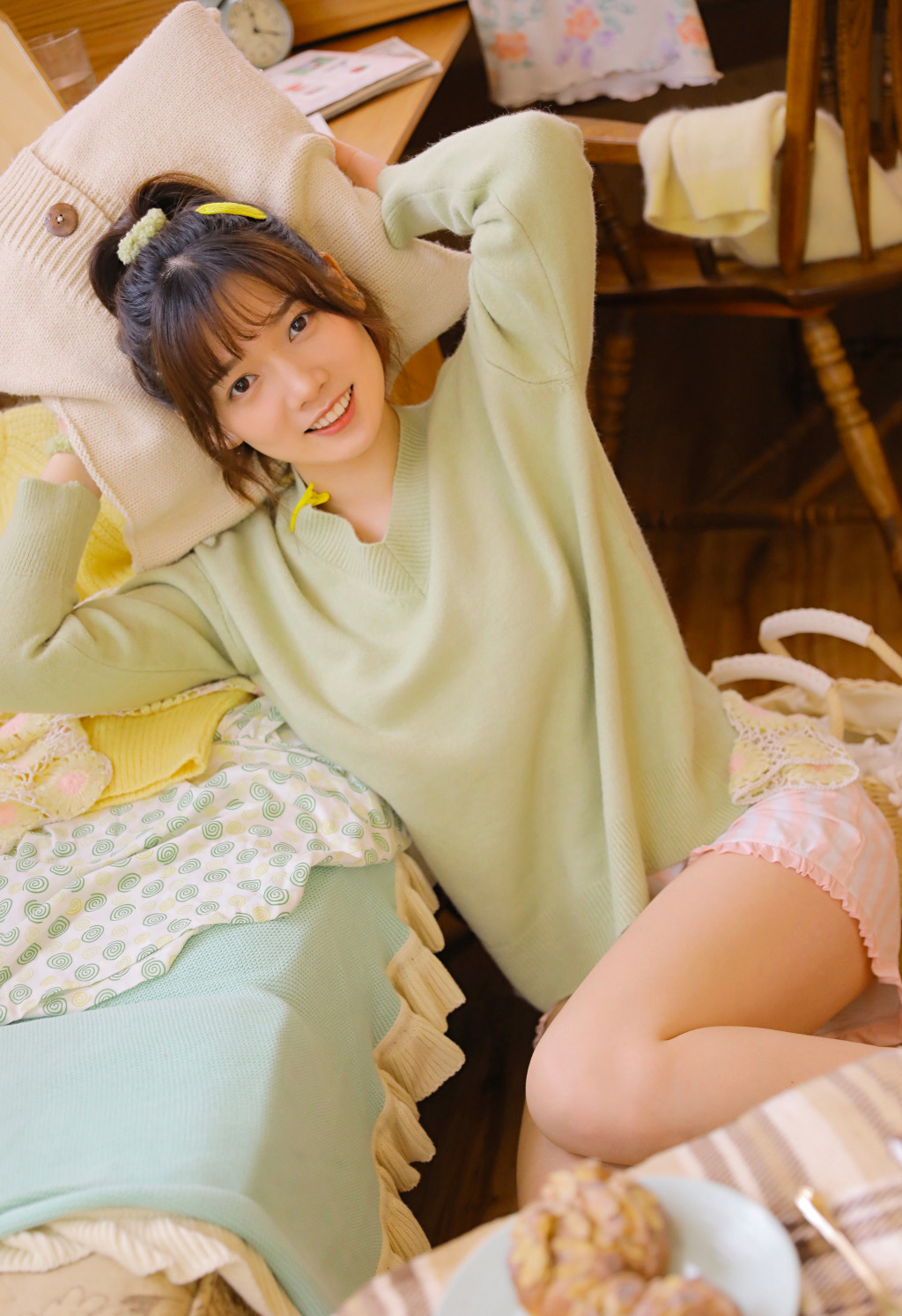 笑容甜美的养眼美女性感俏皮写真图片 2