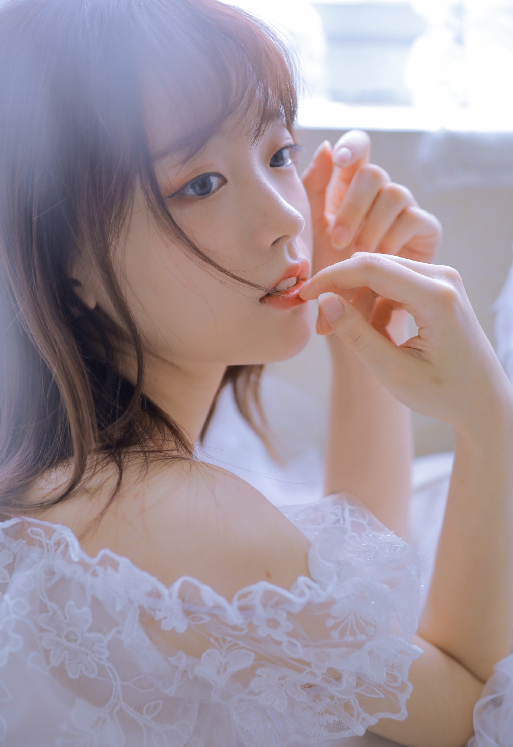 小蛮腰好看的女生纤纤玉腿诱人写真图片 2