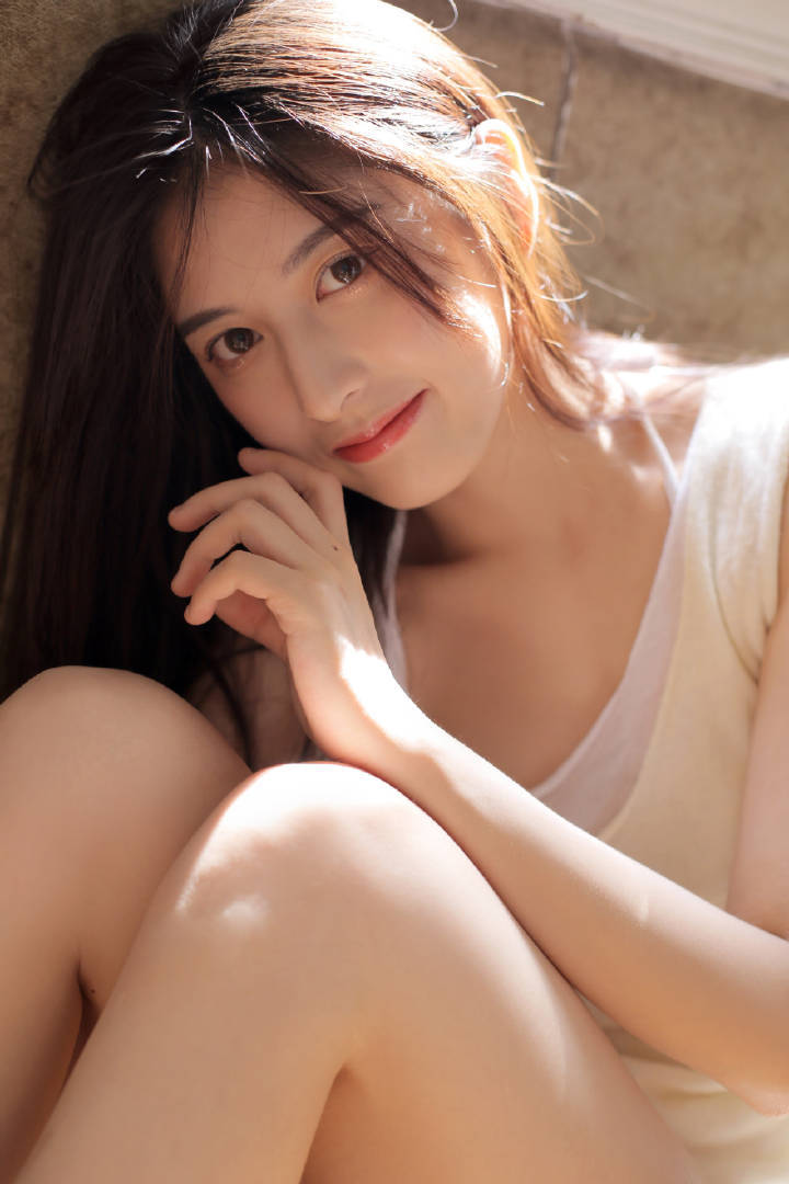 美色撩人的极品美女性感长腿写真 3