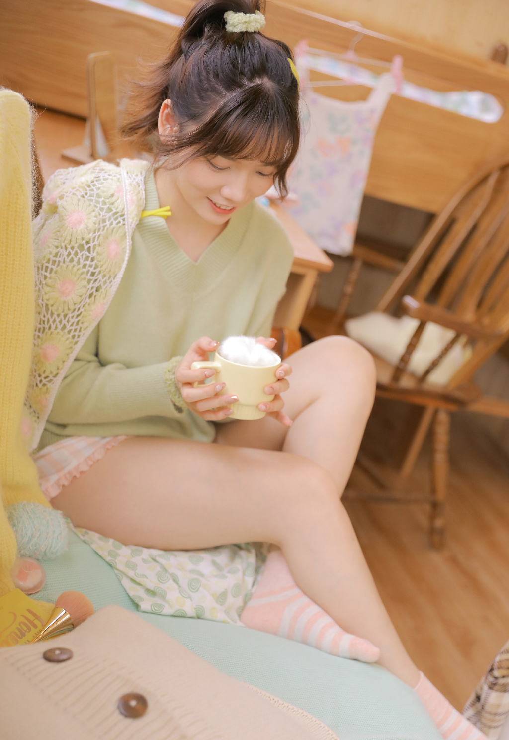 笑容甜美的养眼美女性感俏皮写真图片 7