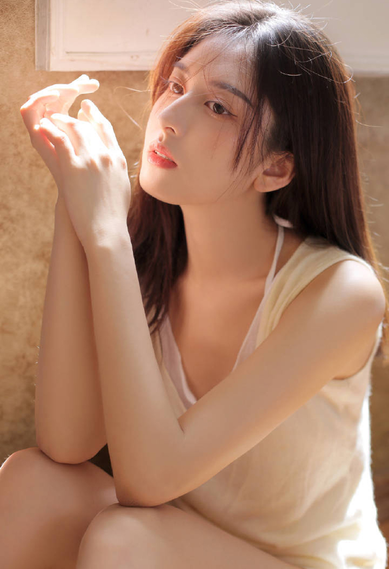 美色撩人的极品美女性感长腿写真 7