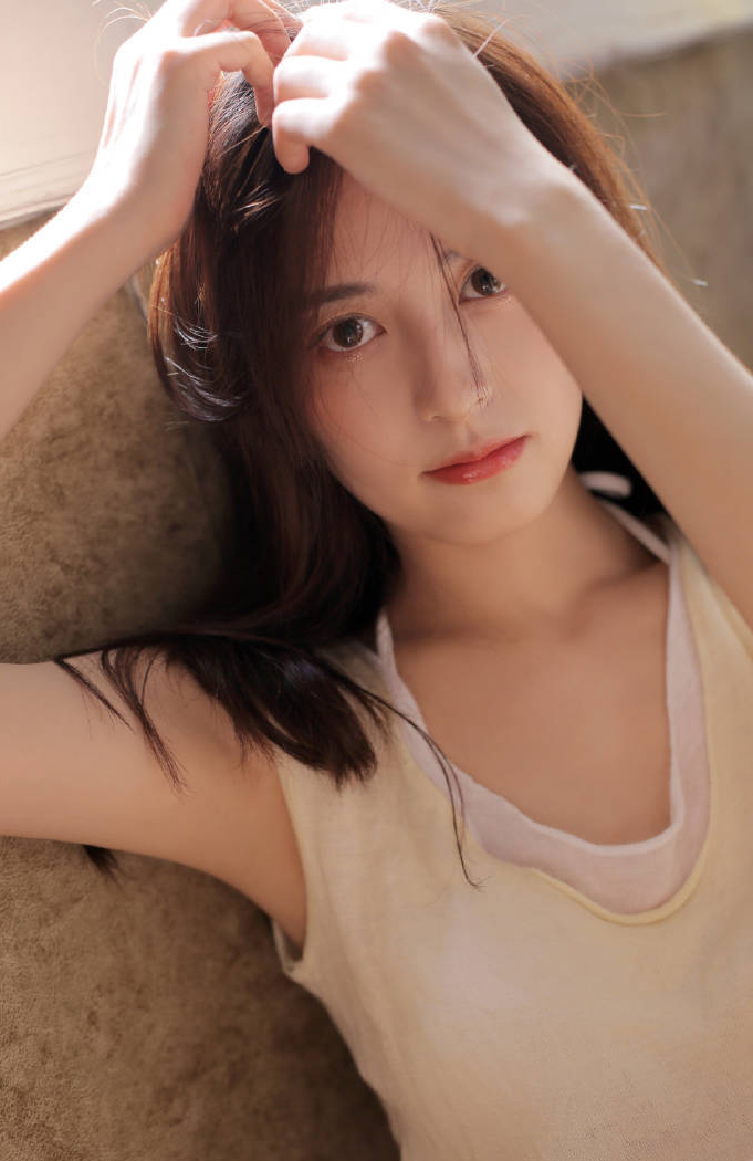 美色撩人的极品美女性感长腿写真 8