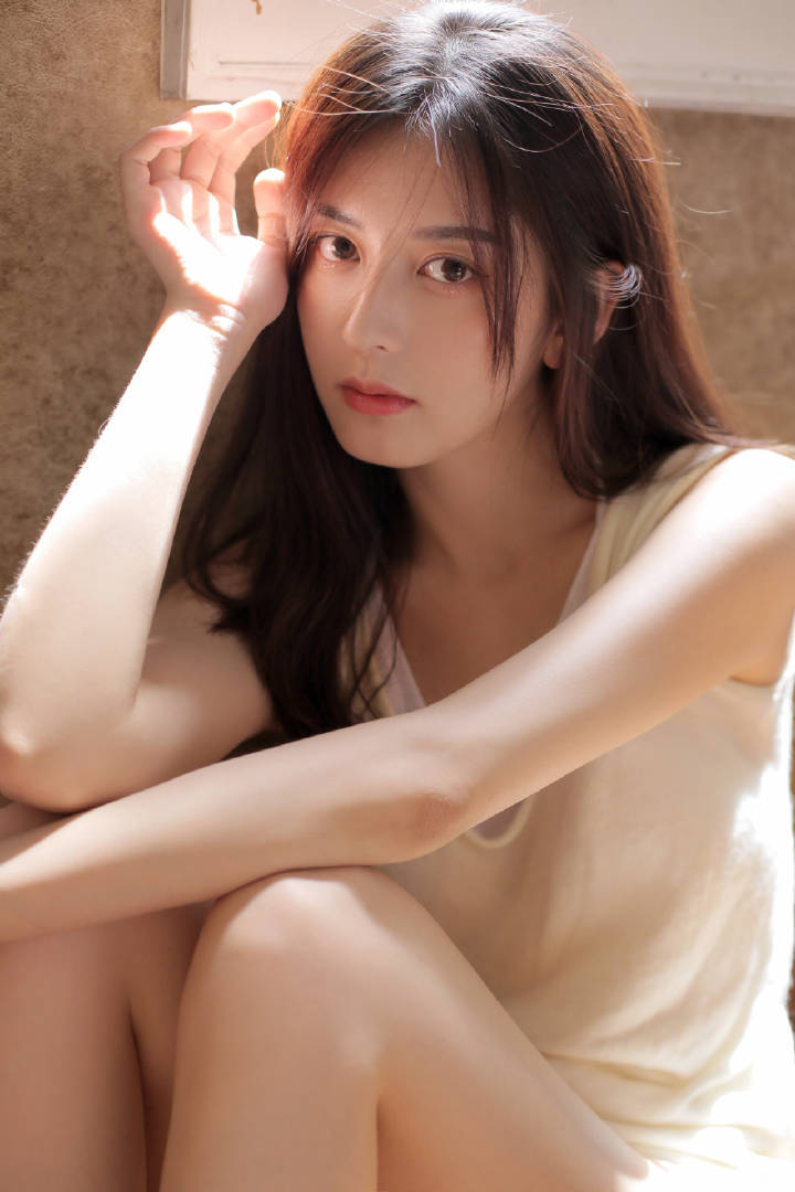 美色撩人的极品美女性感长腿写真 9