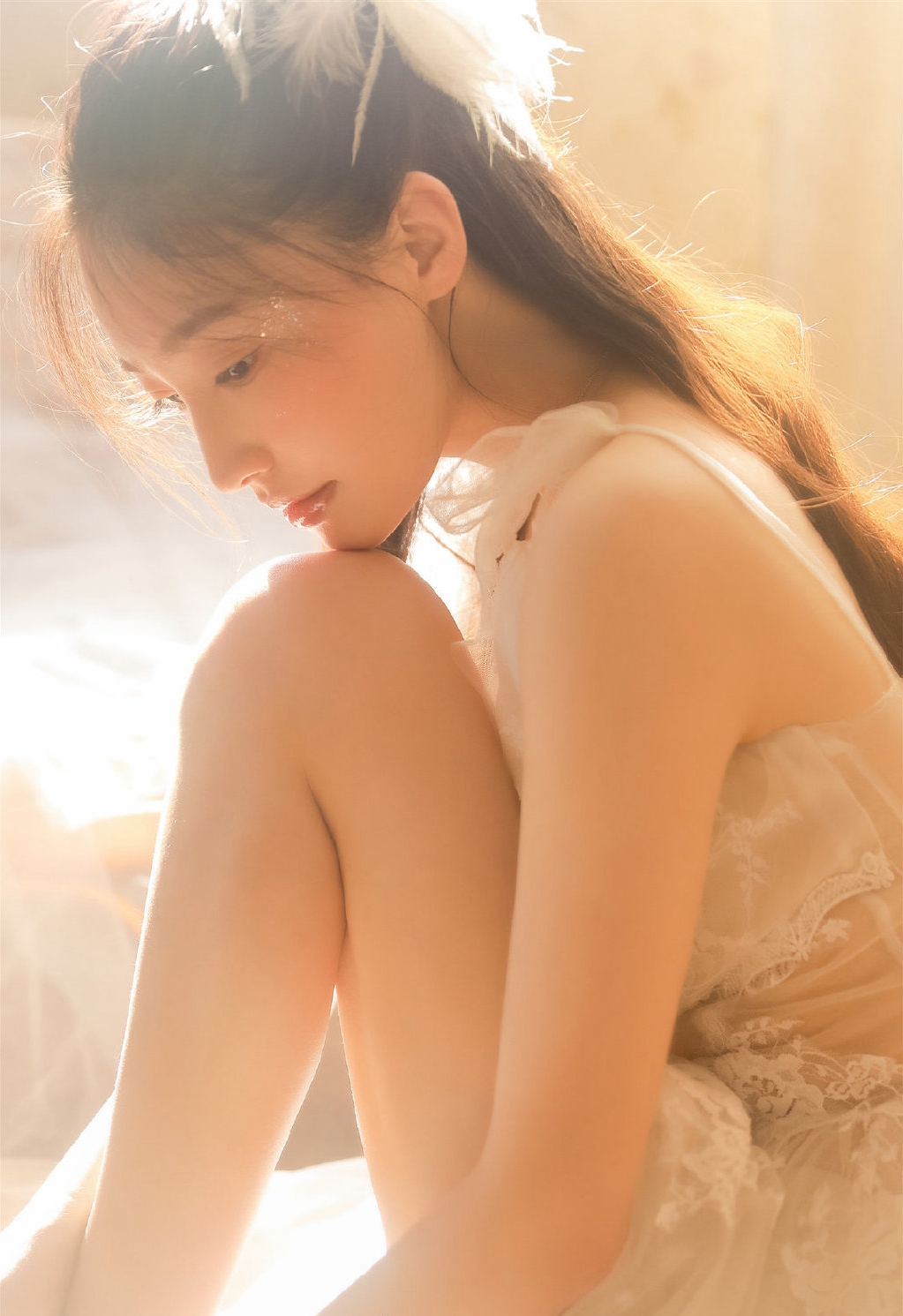 温婉可人干净女生白纱裙性感迷人写真 2