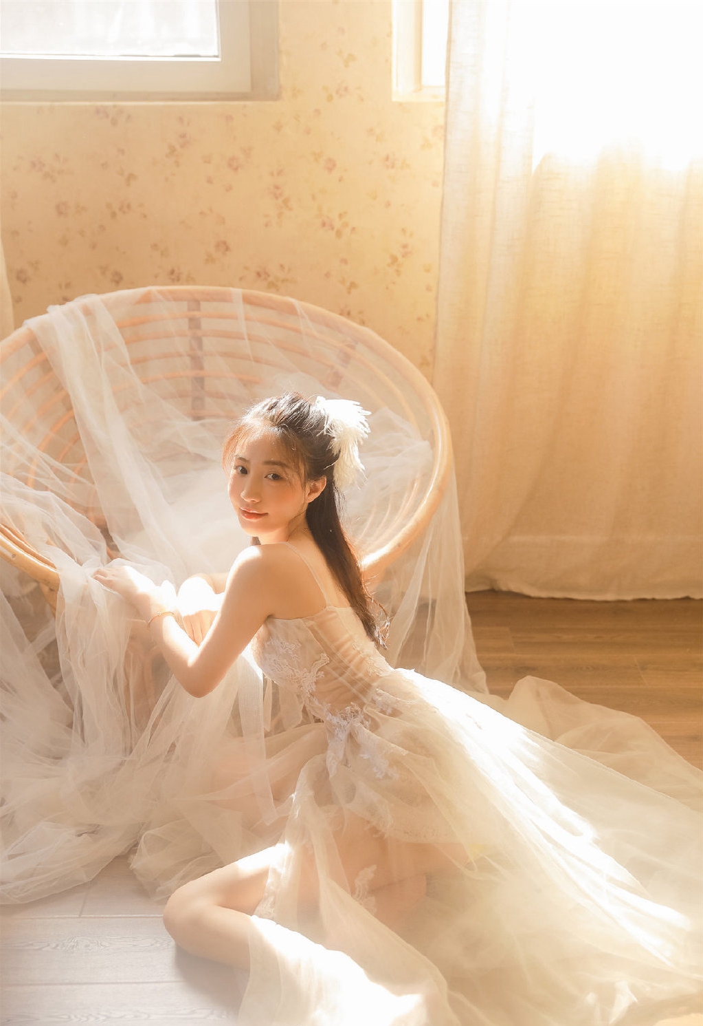 温婉可人干净女生白纱裙性感迷人写真 3