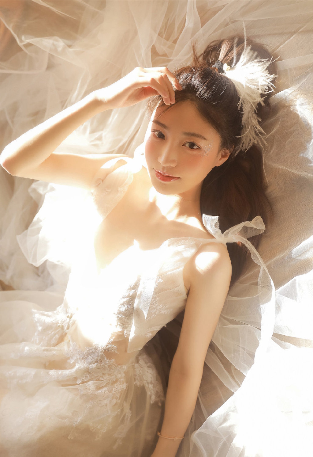 温婉可人干净女生白纱裙性感迷人写真 6