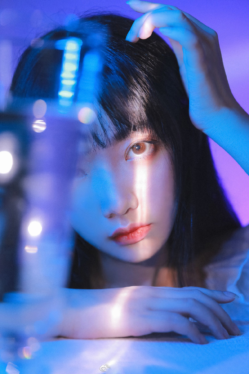 高颜值美女秀香肩图片 8