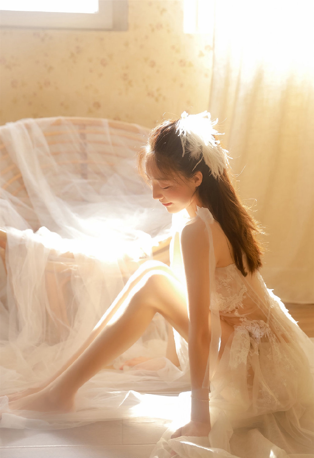 温婉可人干净女生白纱裙性感迷人写真 6