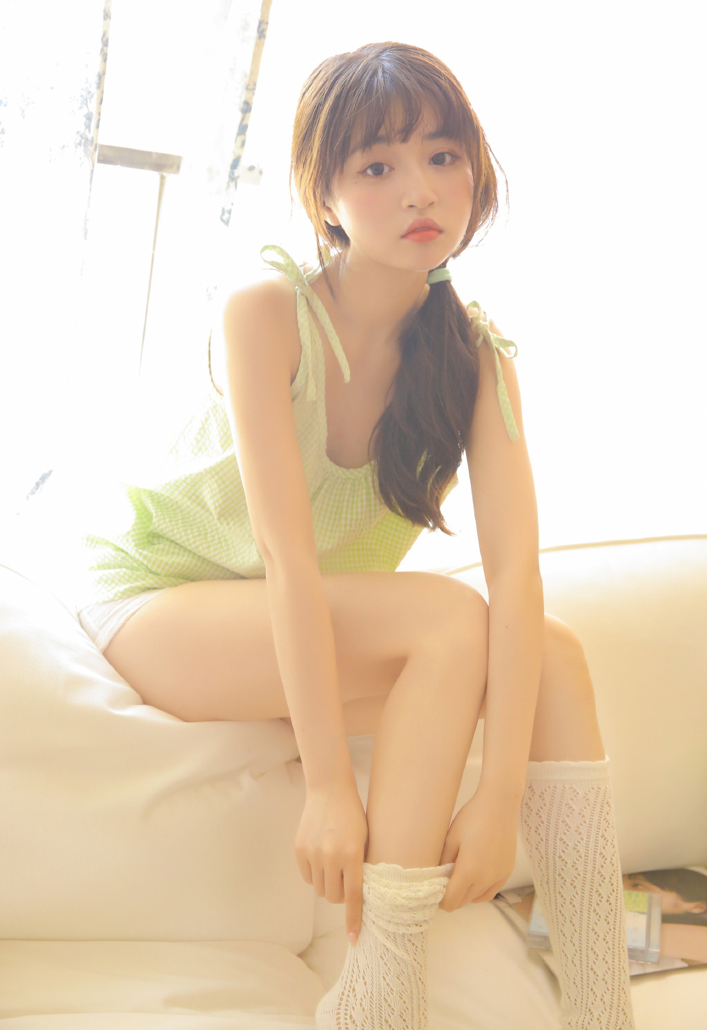 白嫩美女丝袜美腿性感写真 2