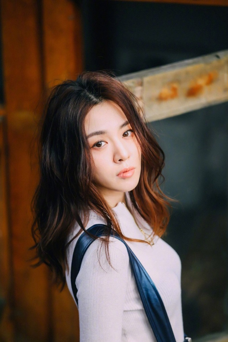 狮子座女生王晓晨慵懒迷人高清图片 3