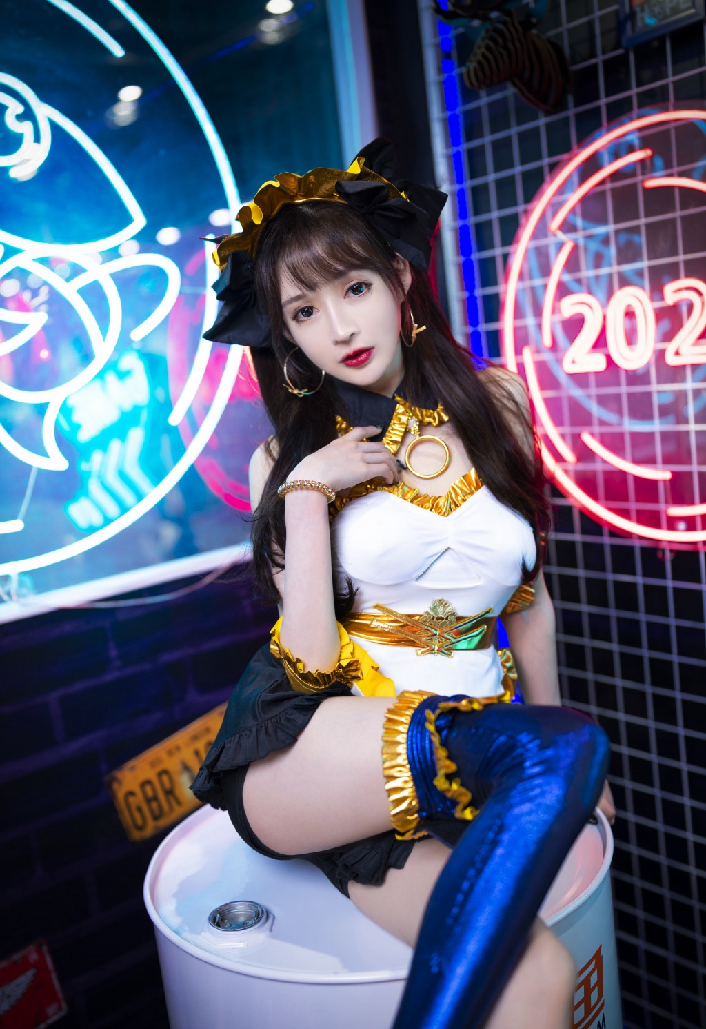 纤细腿美女性感撩人写真图片 3