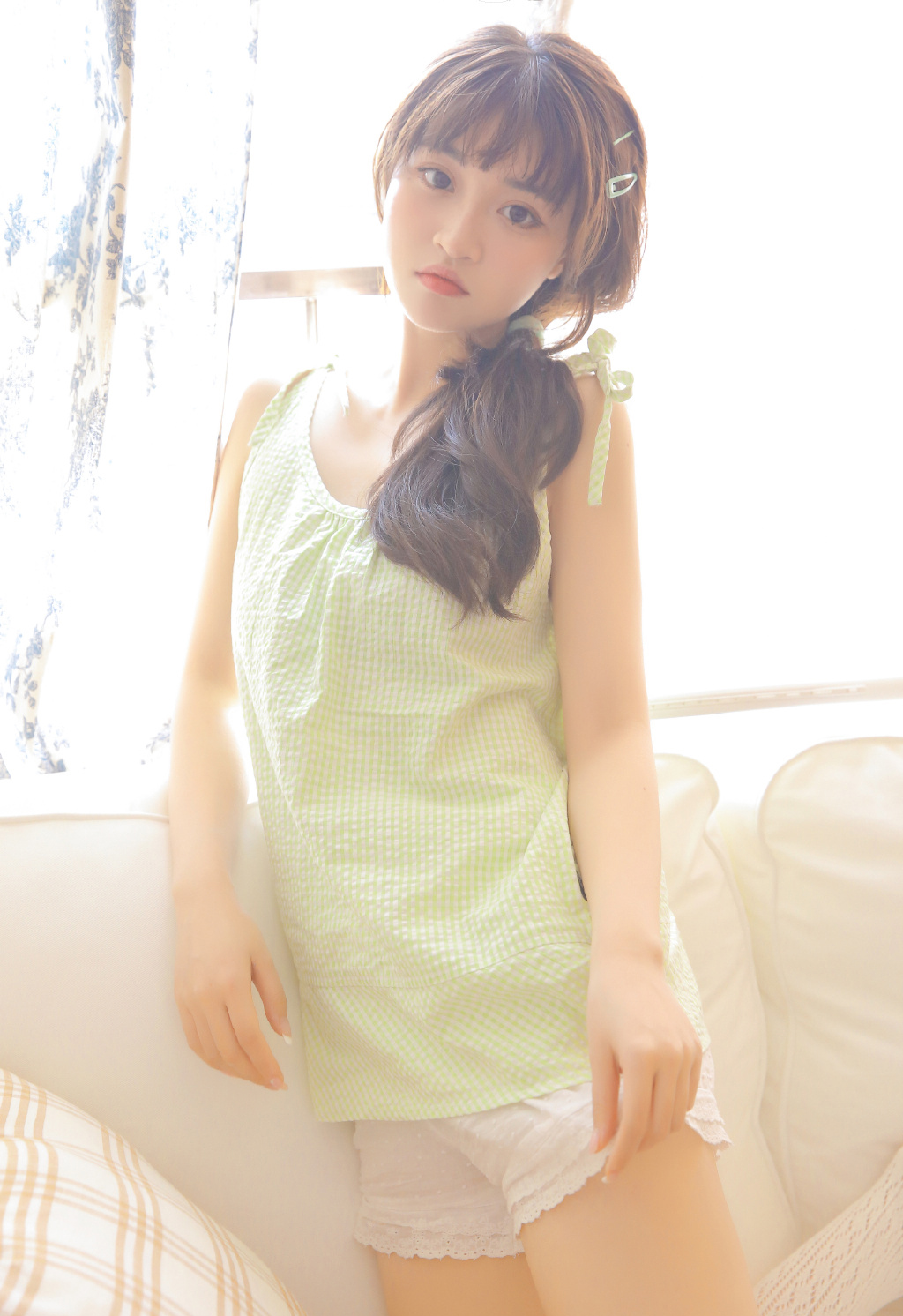 白嫩美女丝袜美腿性感写真 6
