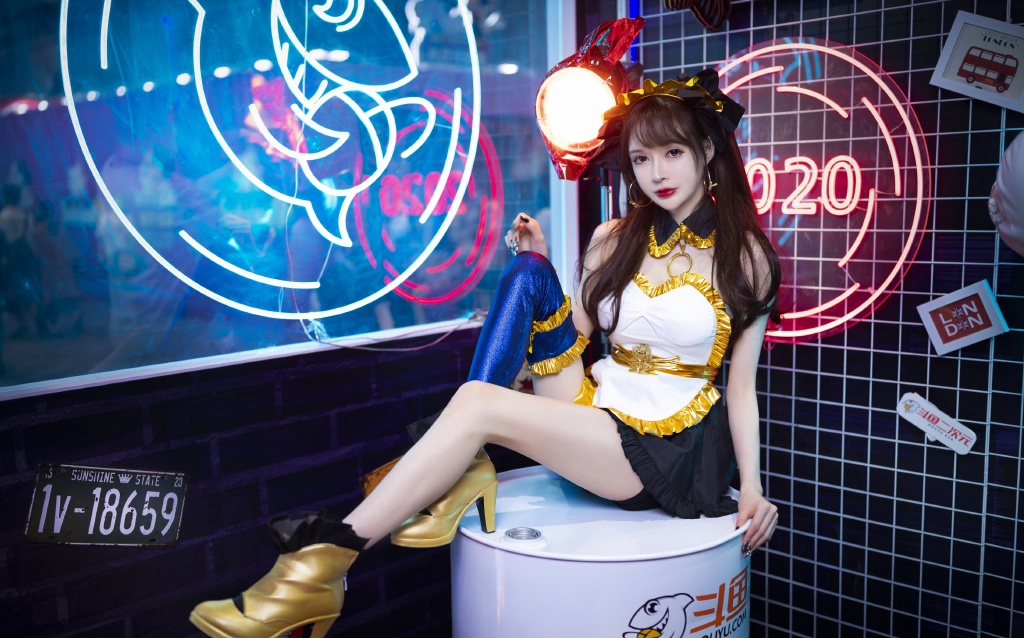 纤细腿美女性感撩人写真图片 4