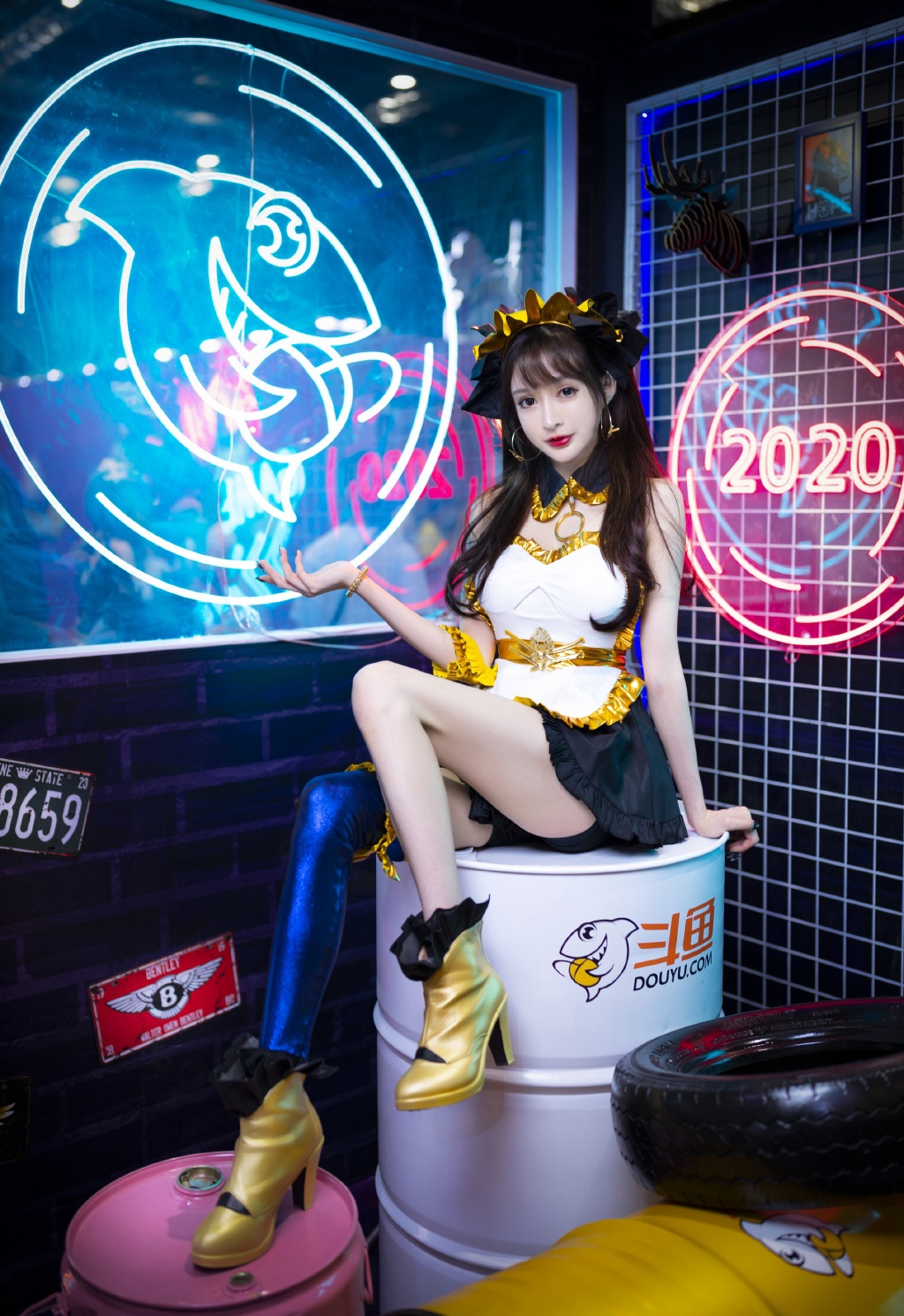 纤细腿美女性感撩人写真图片 5