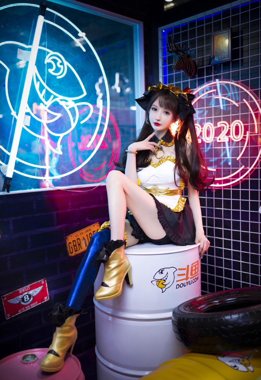 纤细腿美女性感撩人写真图片 6