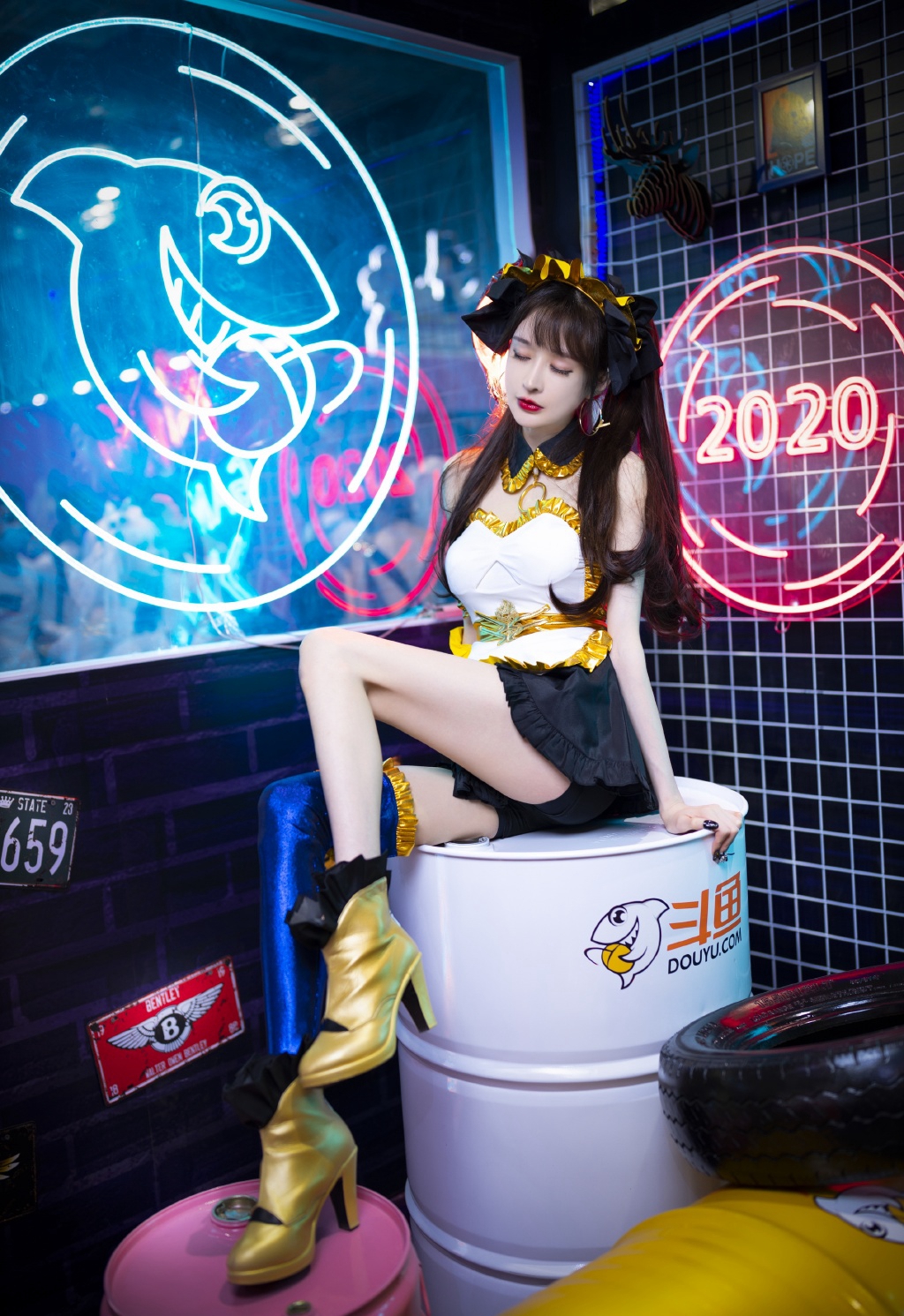 纤细腿美女性感撩人写真图片 7