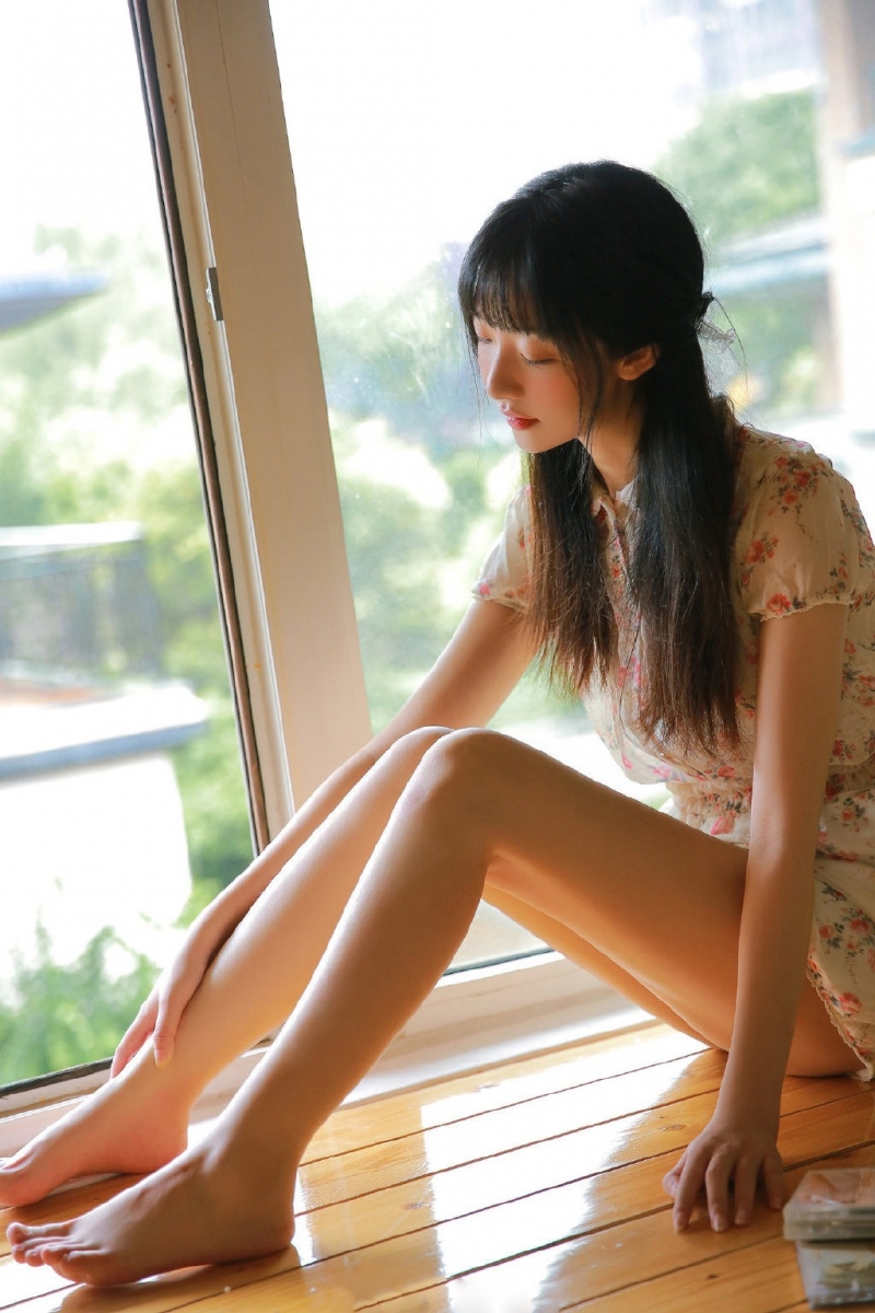 日韩美女大腿长迷人艺术写真 3