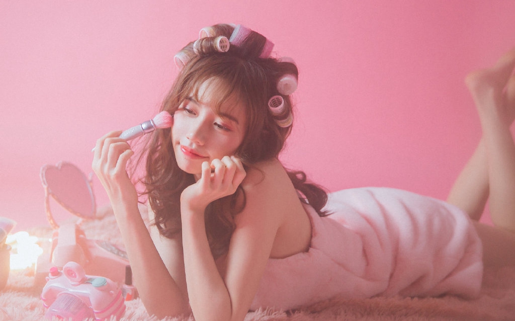 性感俏皮女学生大美腿诱人写真图片 4