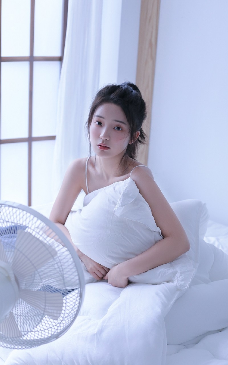 绝色美女细腻牛奶肌白嫩皮肤写真集 8
