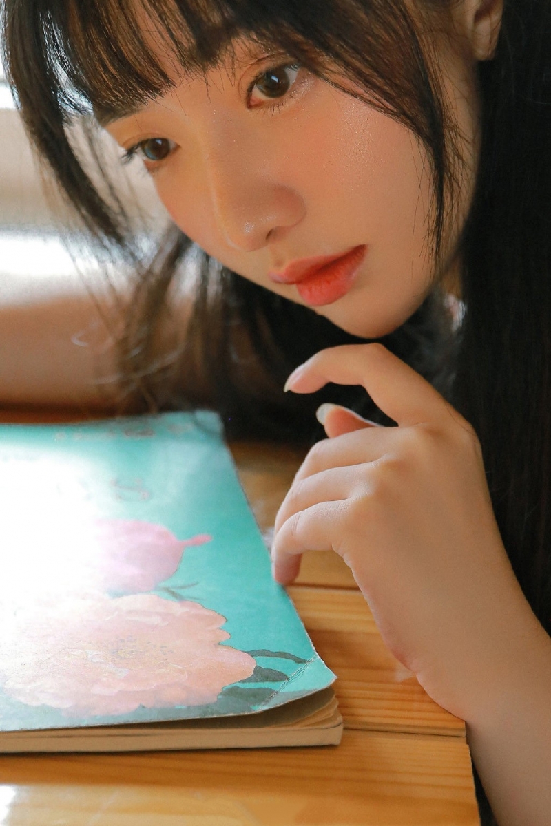 日韩美女大腿长迷人艺术写真 5