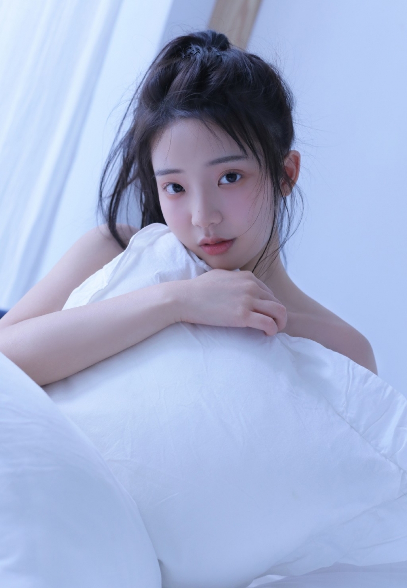 绝色美女细腻牛奶肌白嫩皮肤写真集 11