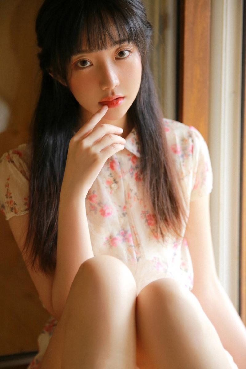 日韩美女大腿长迷人艺术写真 9