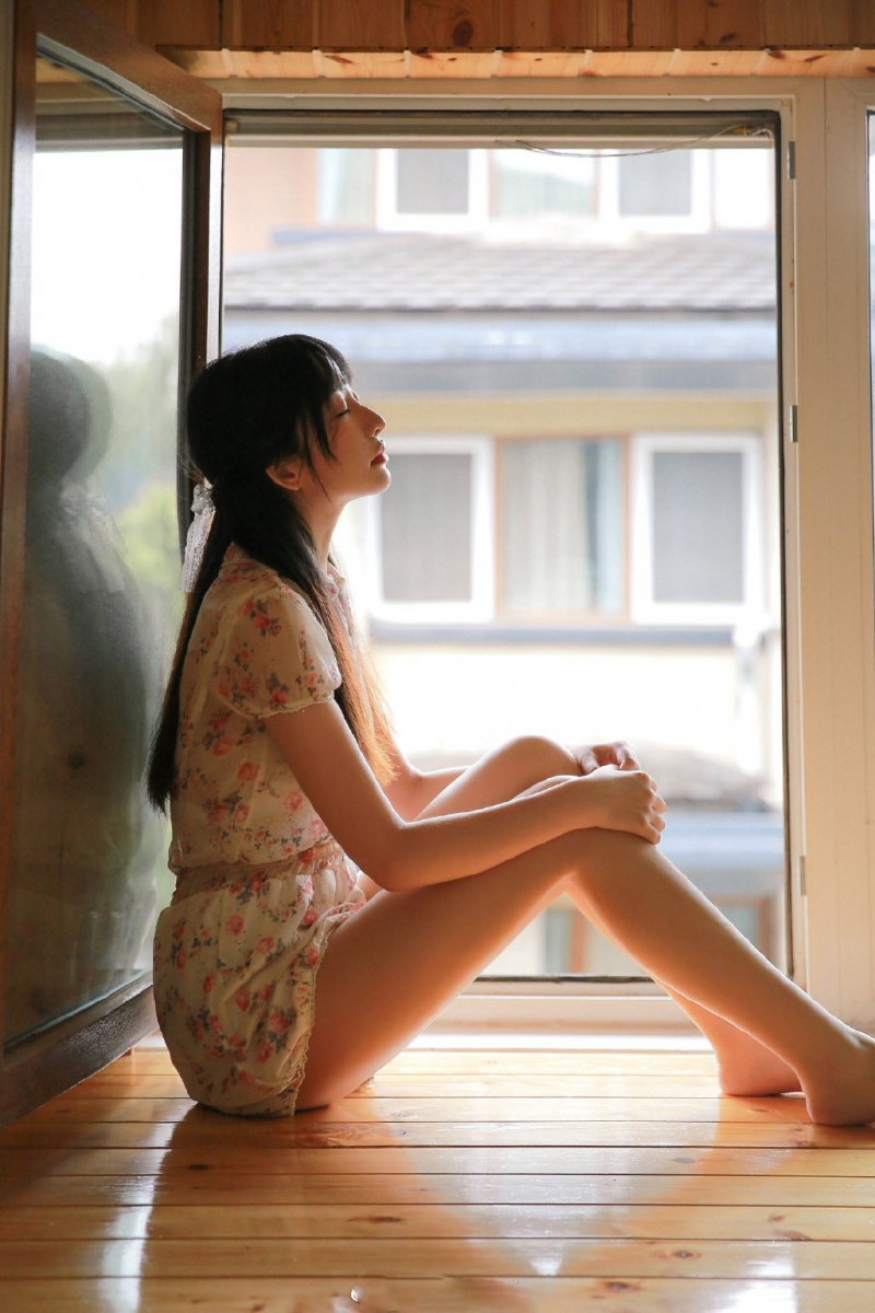 日韩美女大腿长迷人艺术写真 10