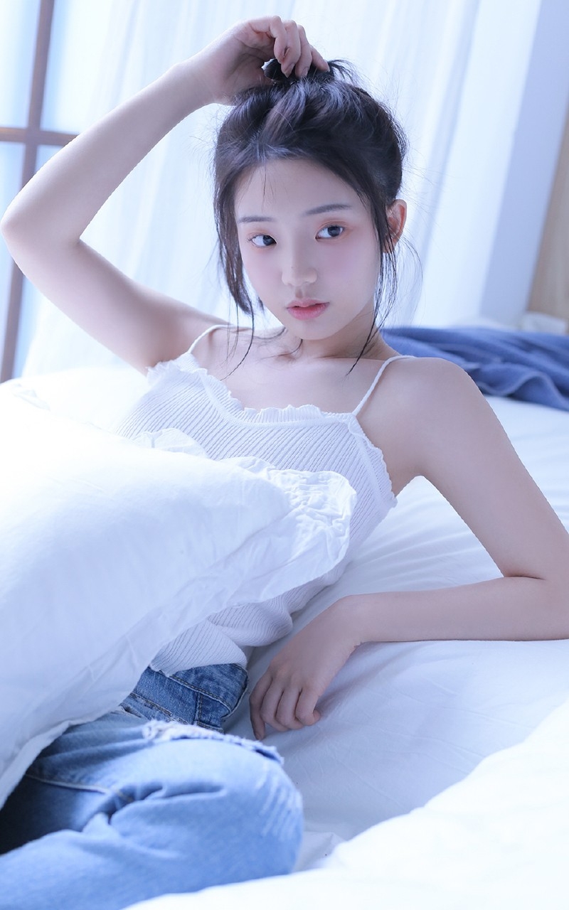 绝色美女细腻牛奶肌白嫩皮肤写真集 12