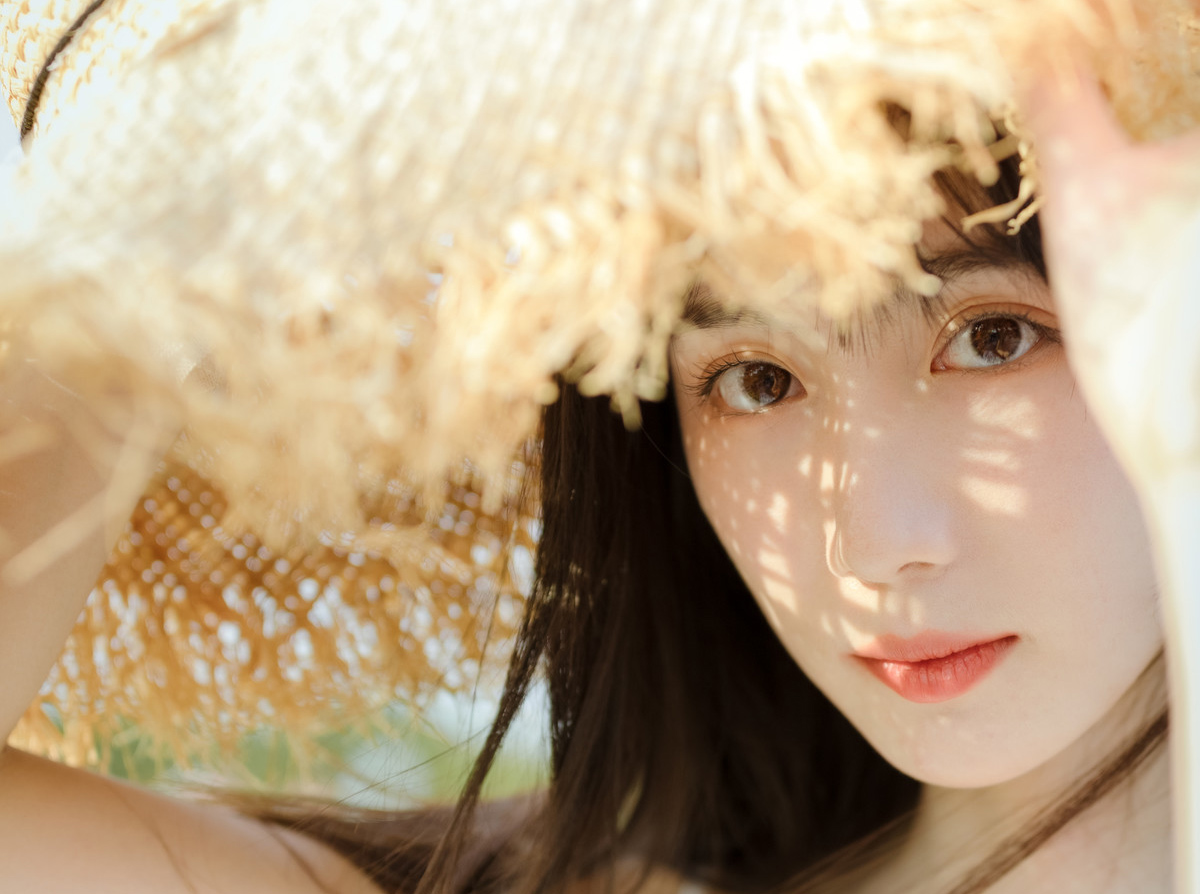 小清新女神吊带裙性感迷人微笑图片 6