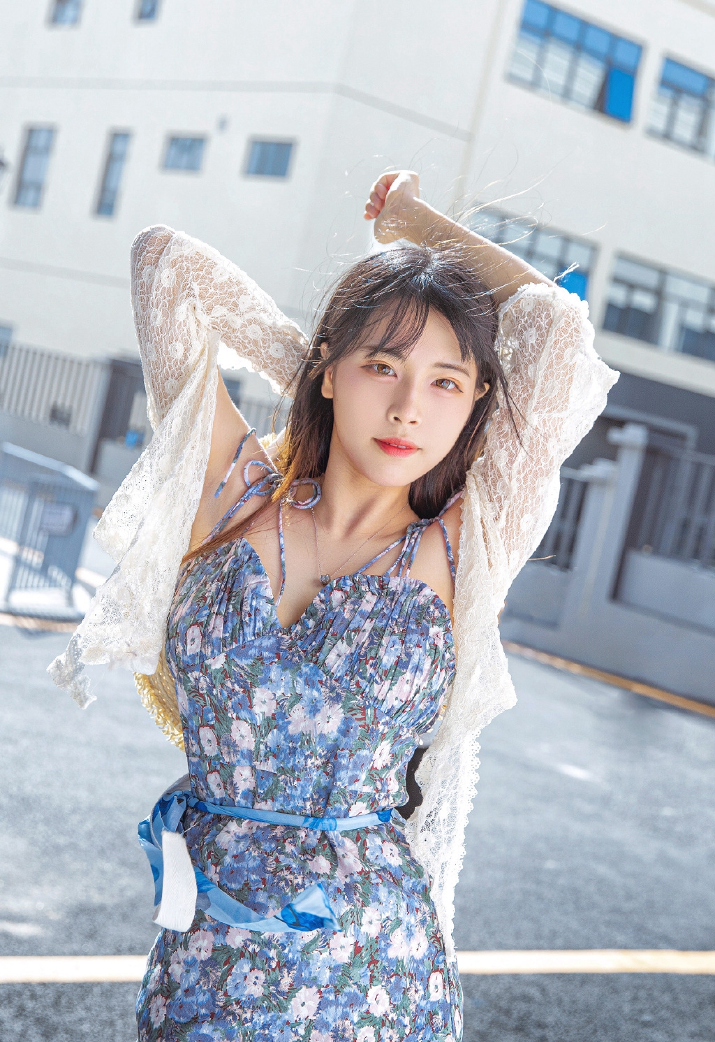 碎花裙美女春色撩人写真图片 8