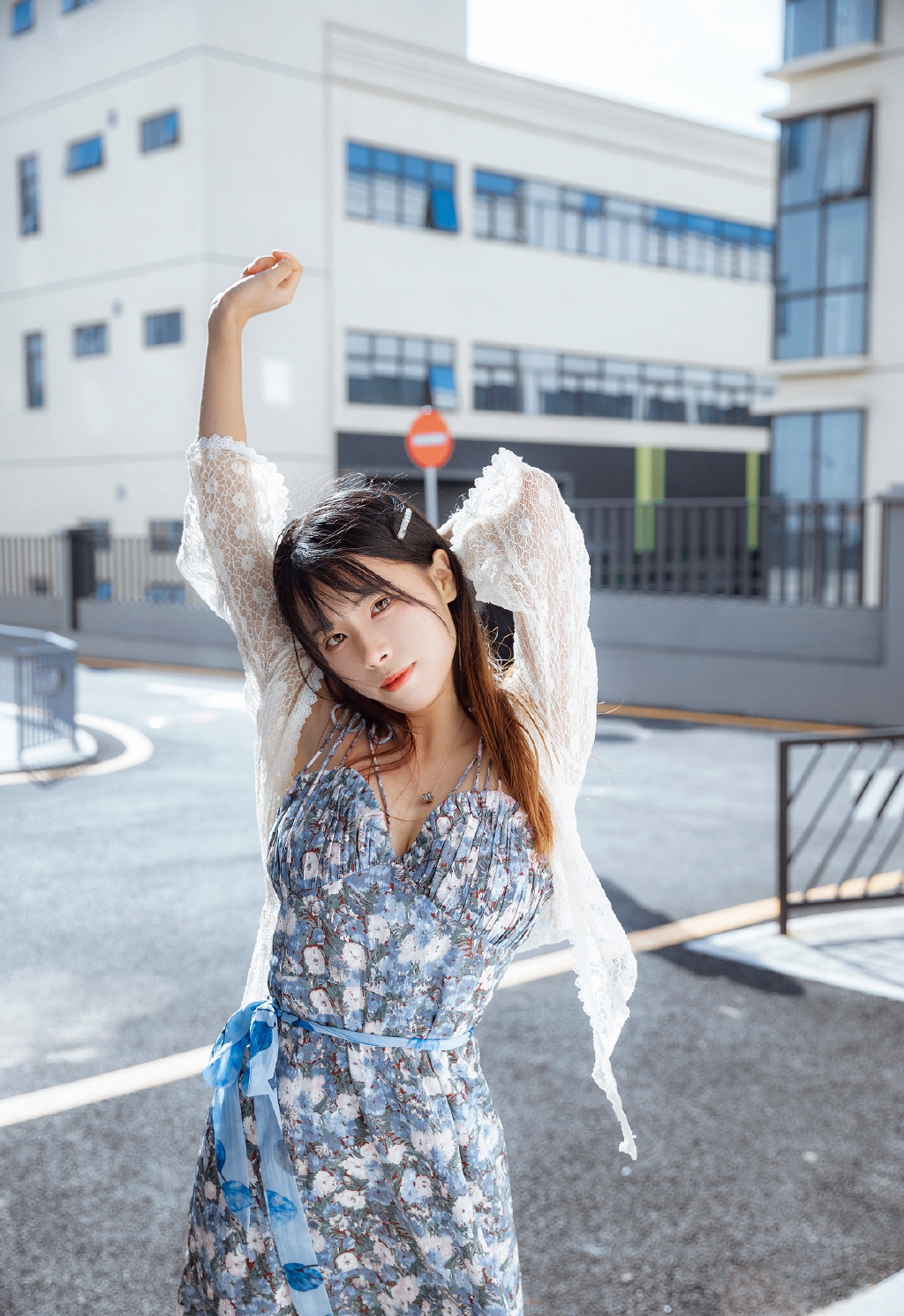 碎花裙美女春色撩人写真图片 9