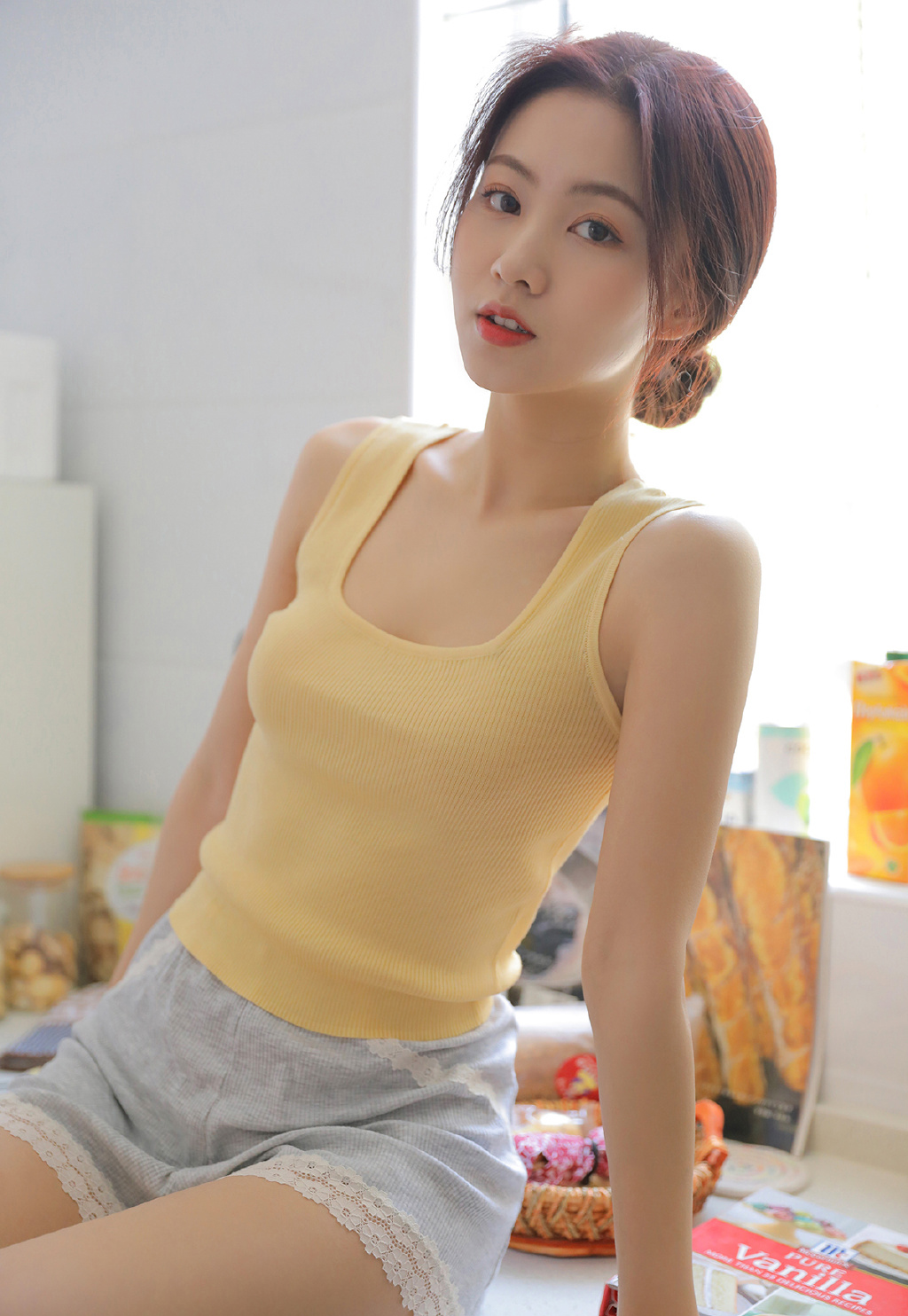 吊带美女厨房美娇娘性感长腿写真 9