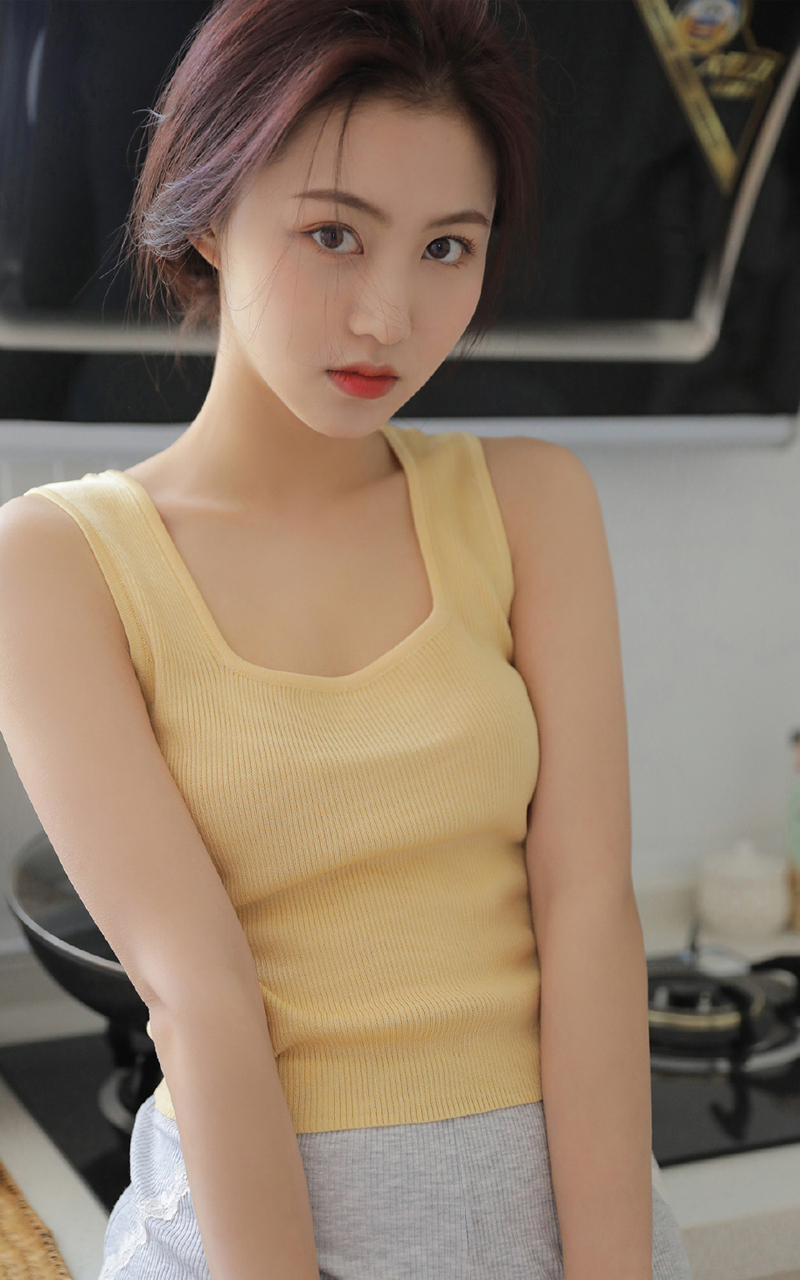 吊带美女厨房美娇娘性感长腿写真 10