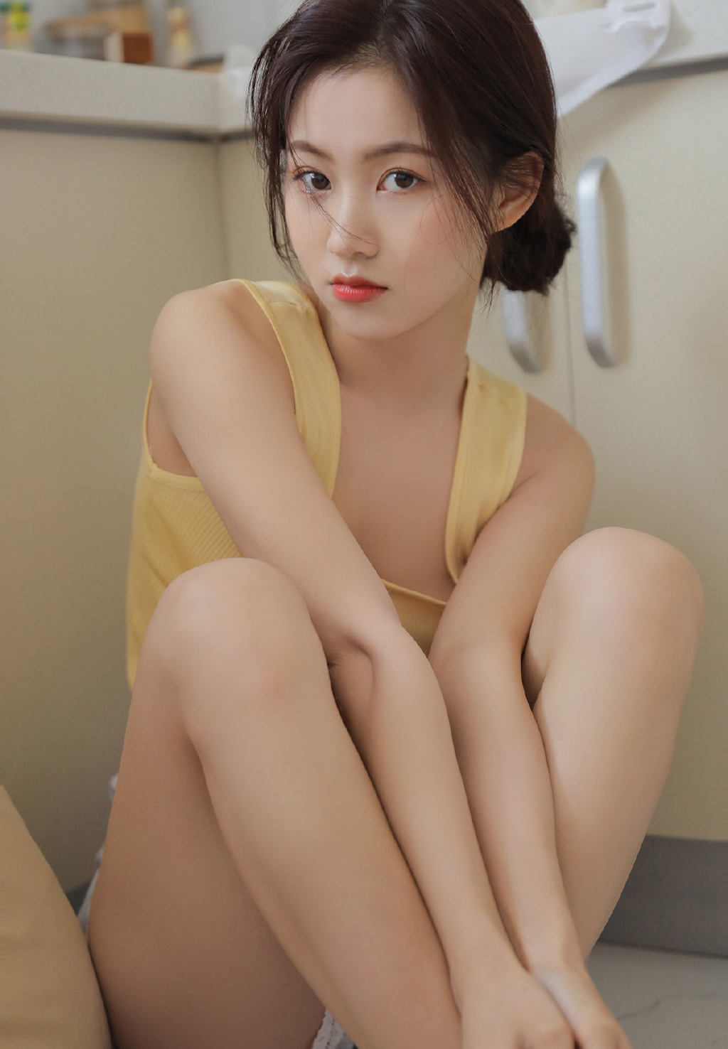 吊带美女厨房美娇娘性感长腿写真 11