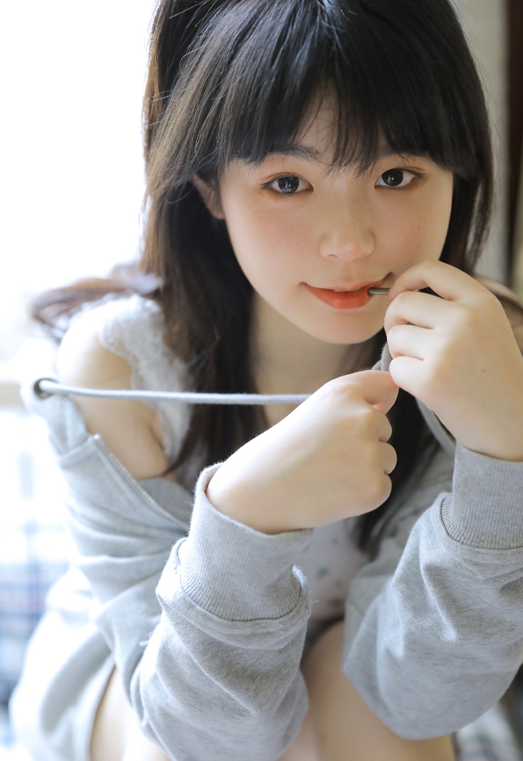 气质甜美美女白皙美腿写真图片 2