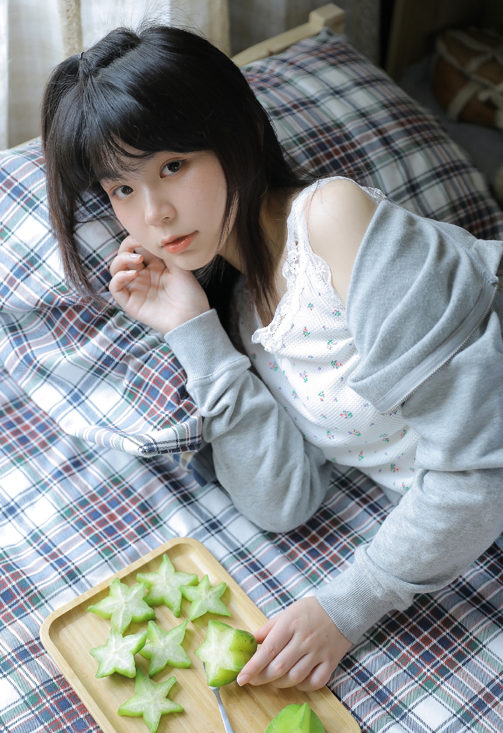 气质甜美美女白皙美腿写真图片 3