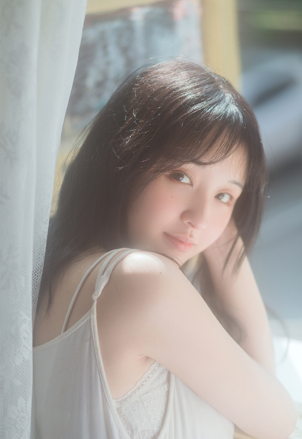 吊带裙美女慵懒迷人性感写真图片 7