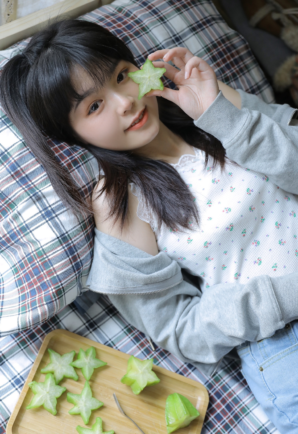 气质甜美美女白皙美腿写真图片 6
