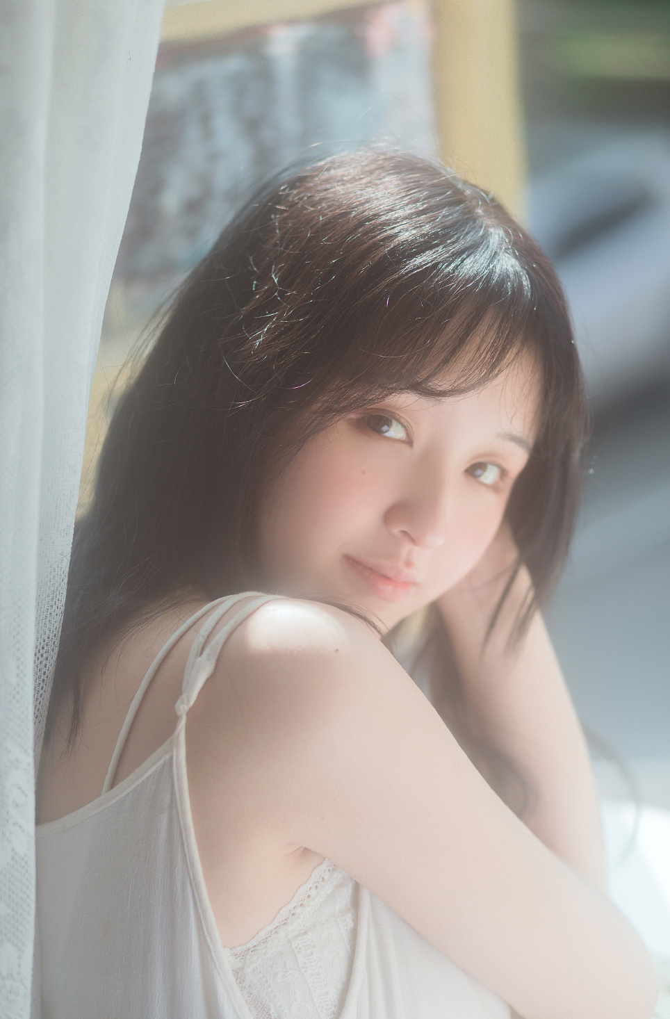 吊带裙美女慵懒迷人性感写真图片 9