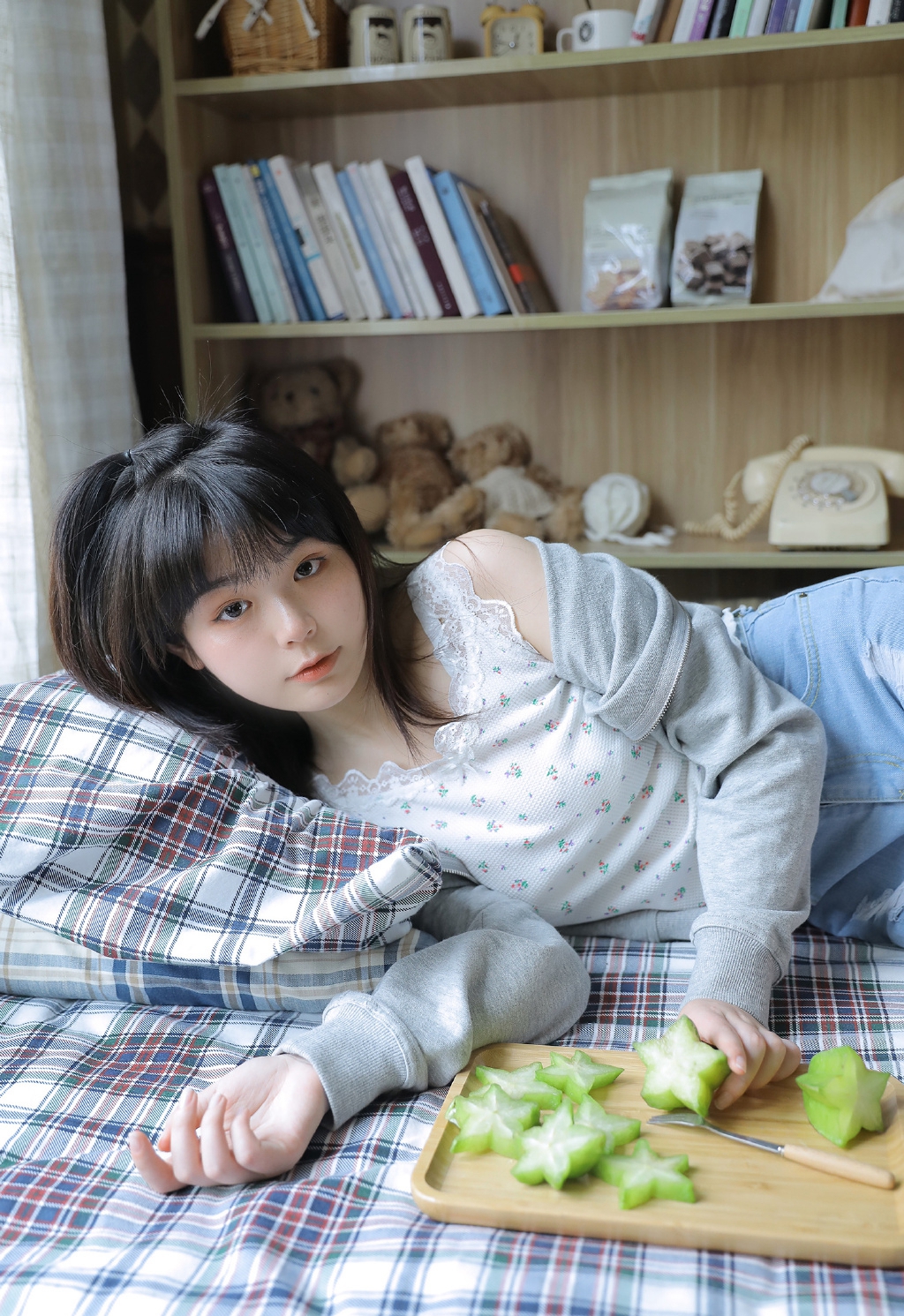 气质甜美美女白皙美腿写真图片 7