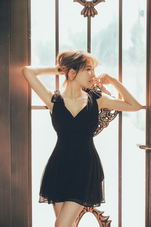 气质优雅的美女晚礼服写真