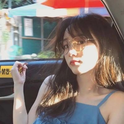 极简头像女生 4