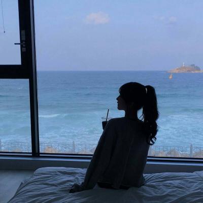 微信头像女背影海边沙滩 2