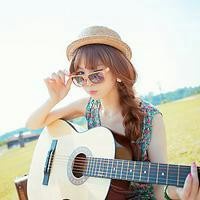 阳光海边女生头像 3