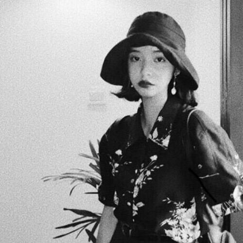 头像女图片伤感黑白真人 1
