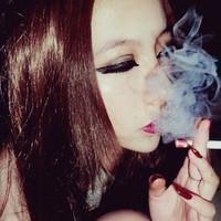 冷漠头像女伤感抽烟