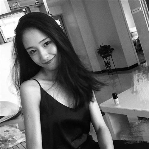 丧图女头像黑白真人2023