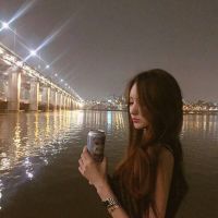 女生头像脸上带有图案 1