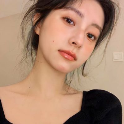 女生头像简单干净大方 4